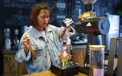 Revolutionizing the Plate: Navigating the Future of Food Technology, Sustainable Eating, and Innovation